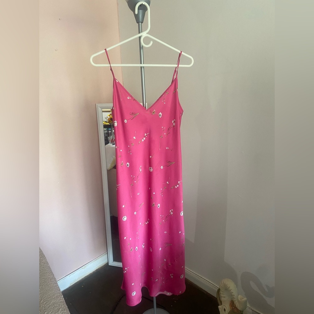 Aritizia- Only Slip MIDI Bright Rose/White